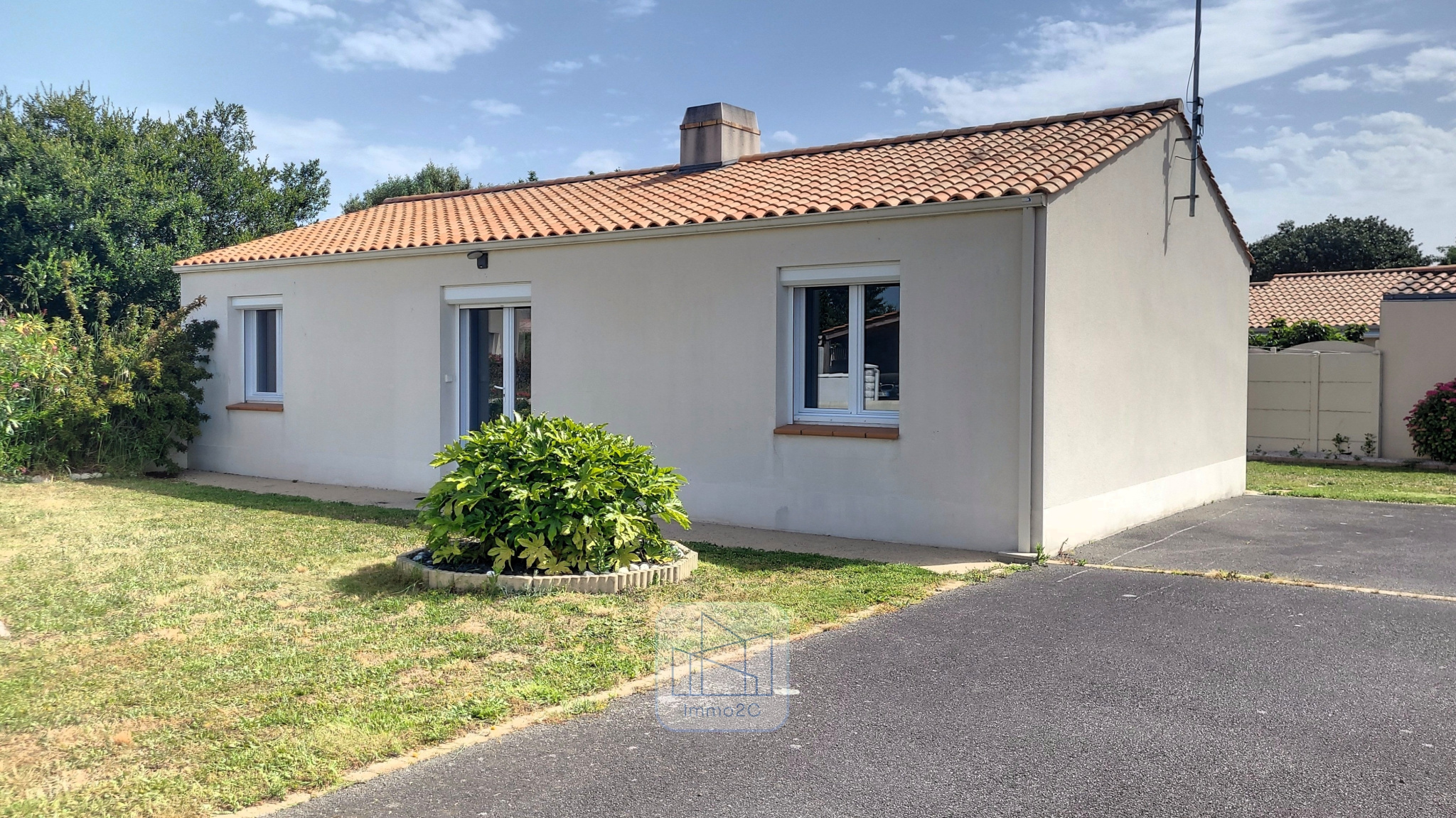 Saint Hilaire de Riez, centre bourg, charmante maison trois chambres avec garage et jardin clos